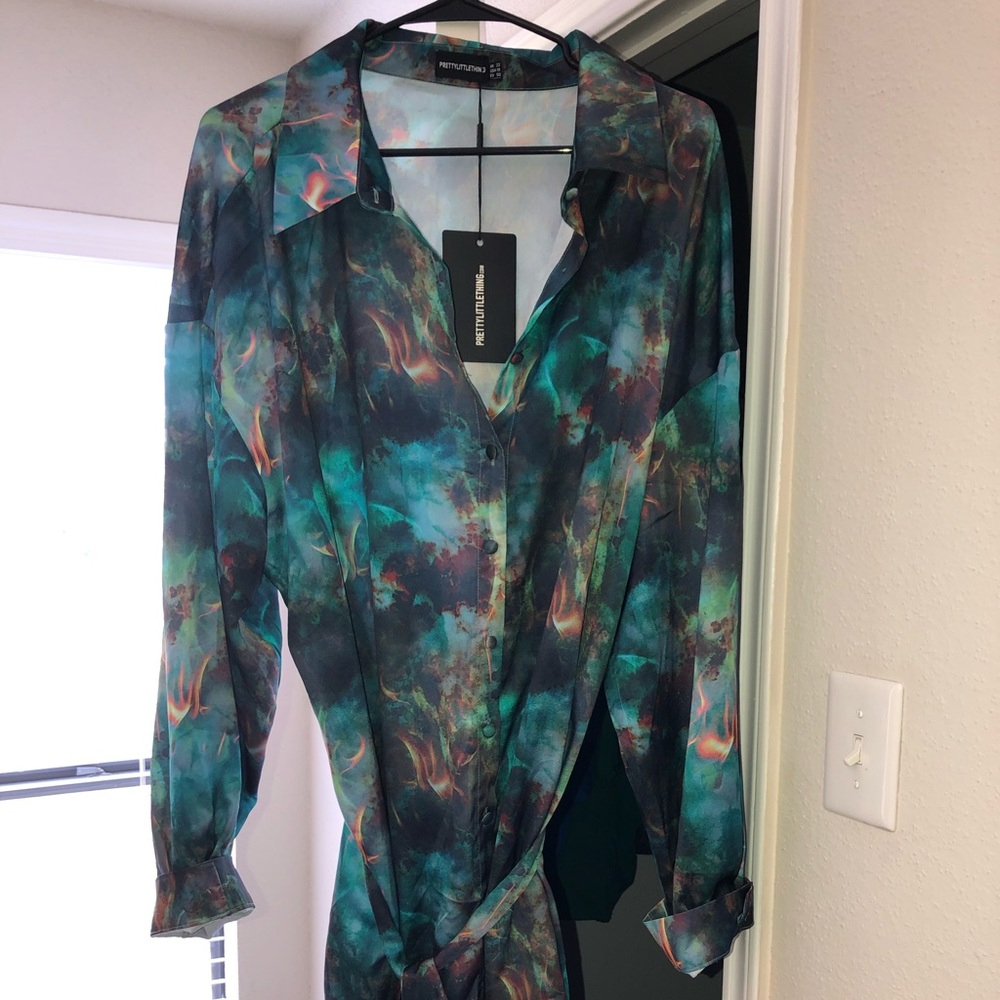 Plus Green Flame Tie Dye Tie Waist Shirt Dress - Picture 2 of 4